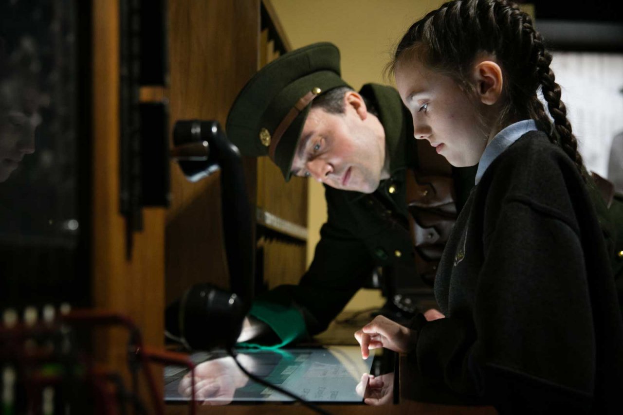 actor and child at GPO Witness History