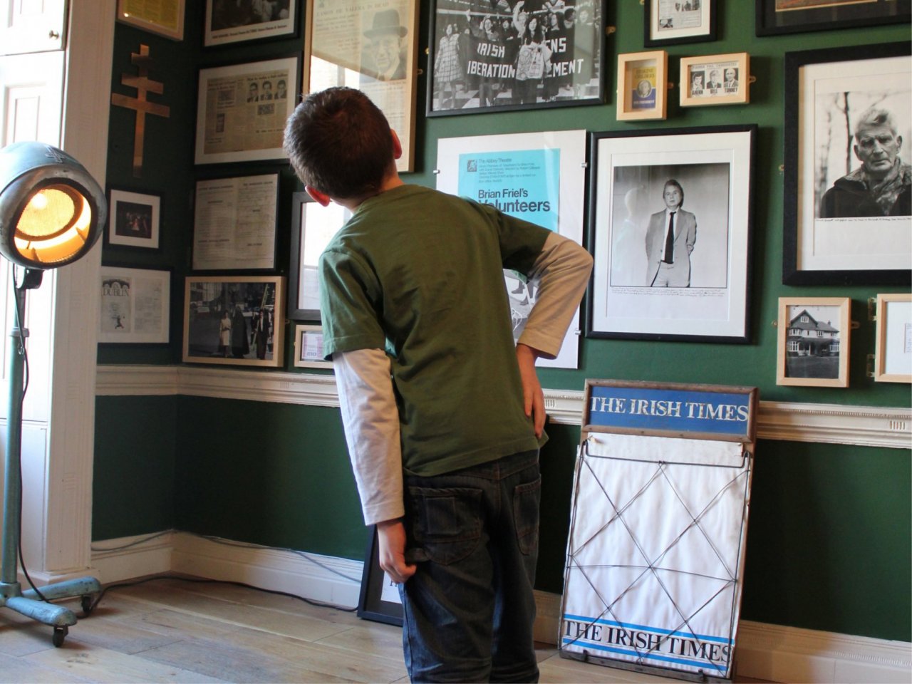 kid-enjoying-little-museum-exhibition